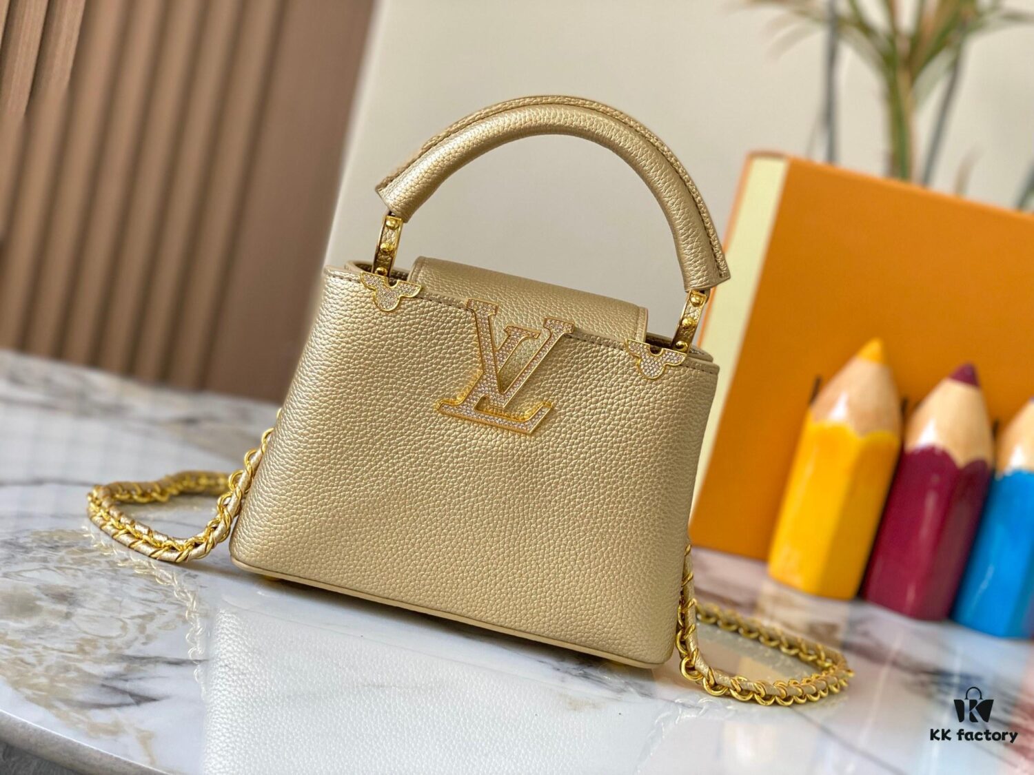 Top Quality Original Guangzhou M24583 Gold-Tone Flower Crown Capucines Bag