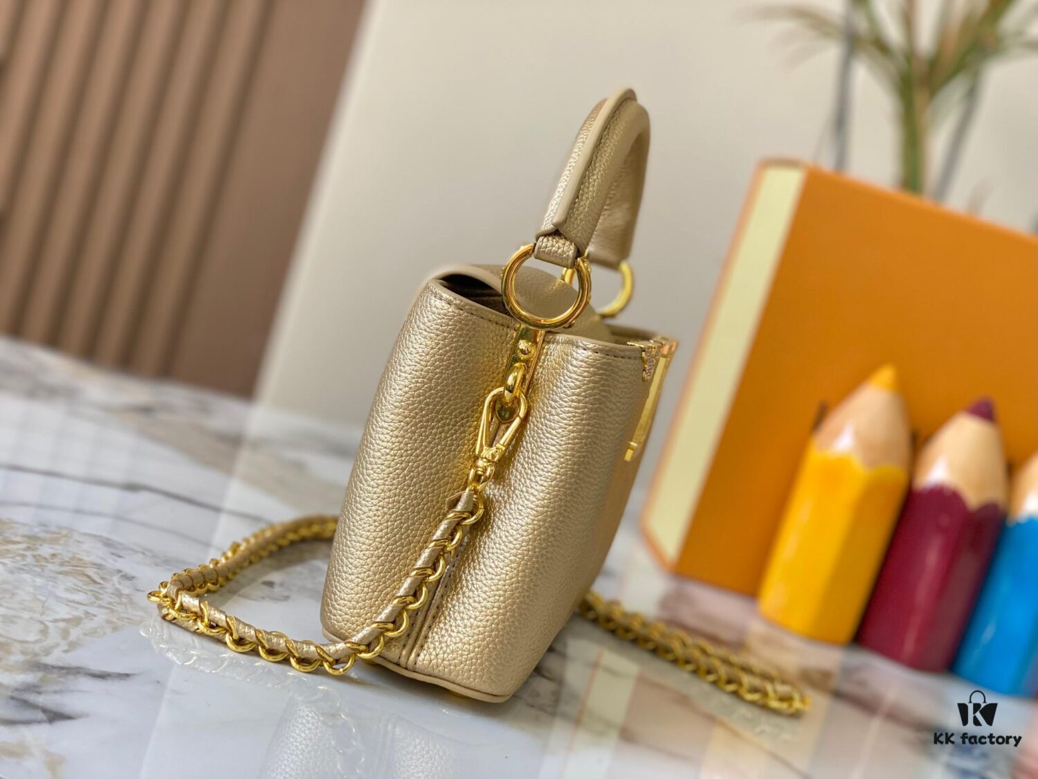 Top Quality Original Guangzhou M24583 Gold-Tone Flower Crown Capucines Bag