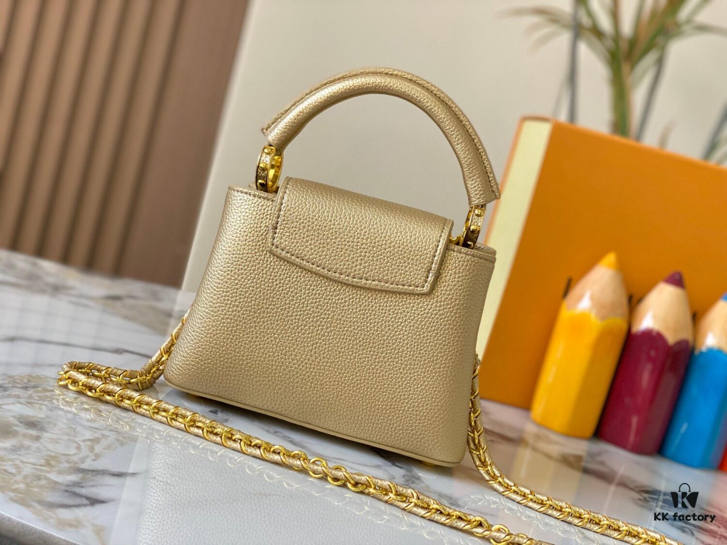 Top Quality Original Guangzhou M24583 Gold-Tone Flower Crown Capucines Bag