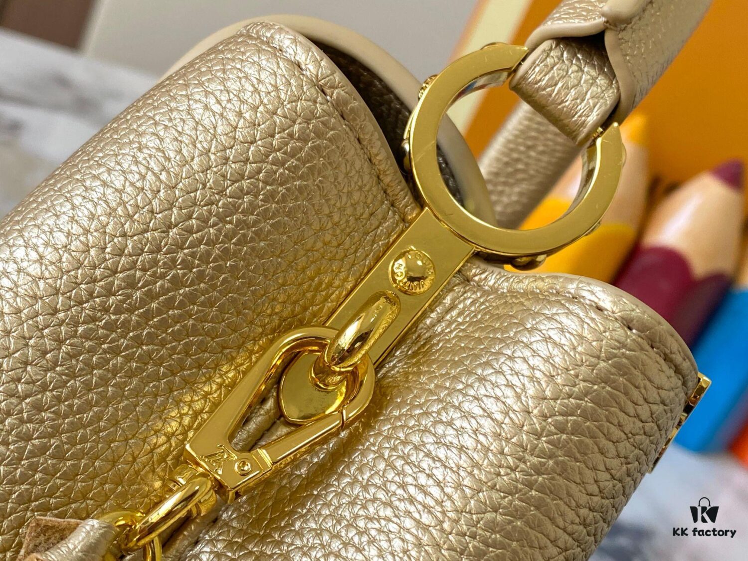 Top Quality Original Guangzhou M24583 Gold-Tone Flower Crown Capucines Bag