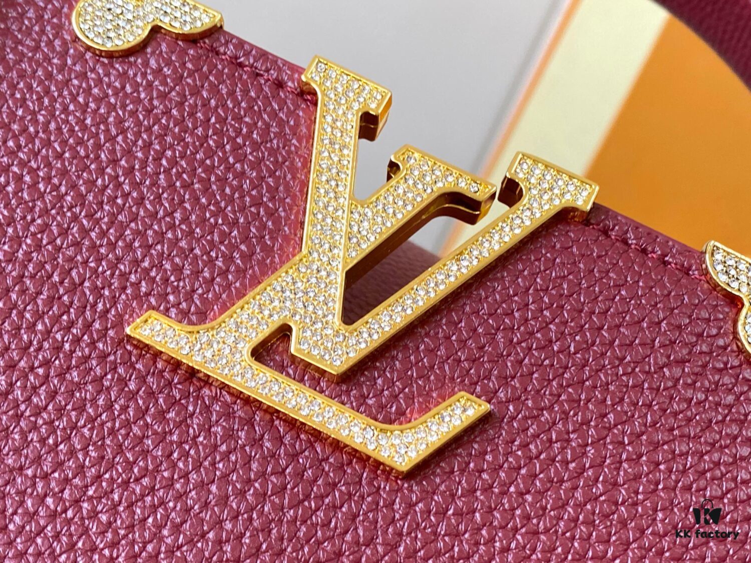 69307f0d6e68136f4d9a74e7 Top Quality Original Guangzhou Version M24585 Chestnut Red and Gold Diamond Flower Crown Capucines Handbag