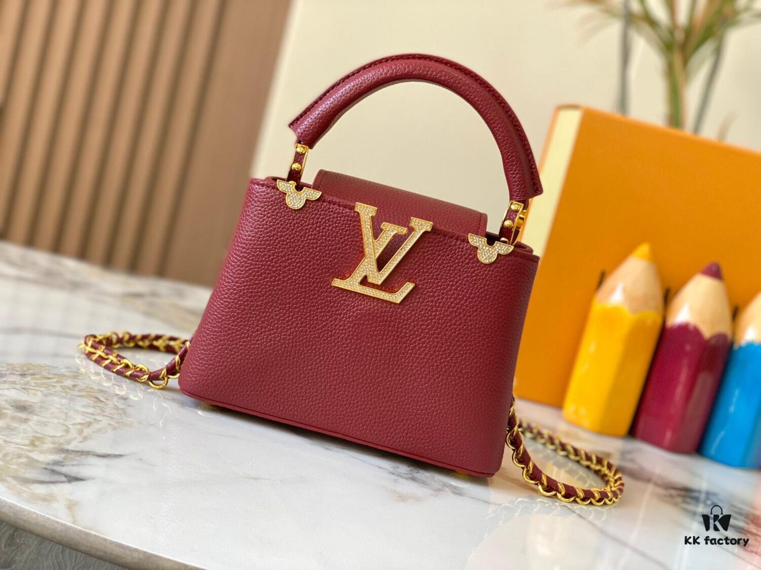 Top Quality Original Guangzhou M24583 Date Red and Gold Diamond Flower Crown Capucines Handbag