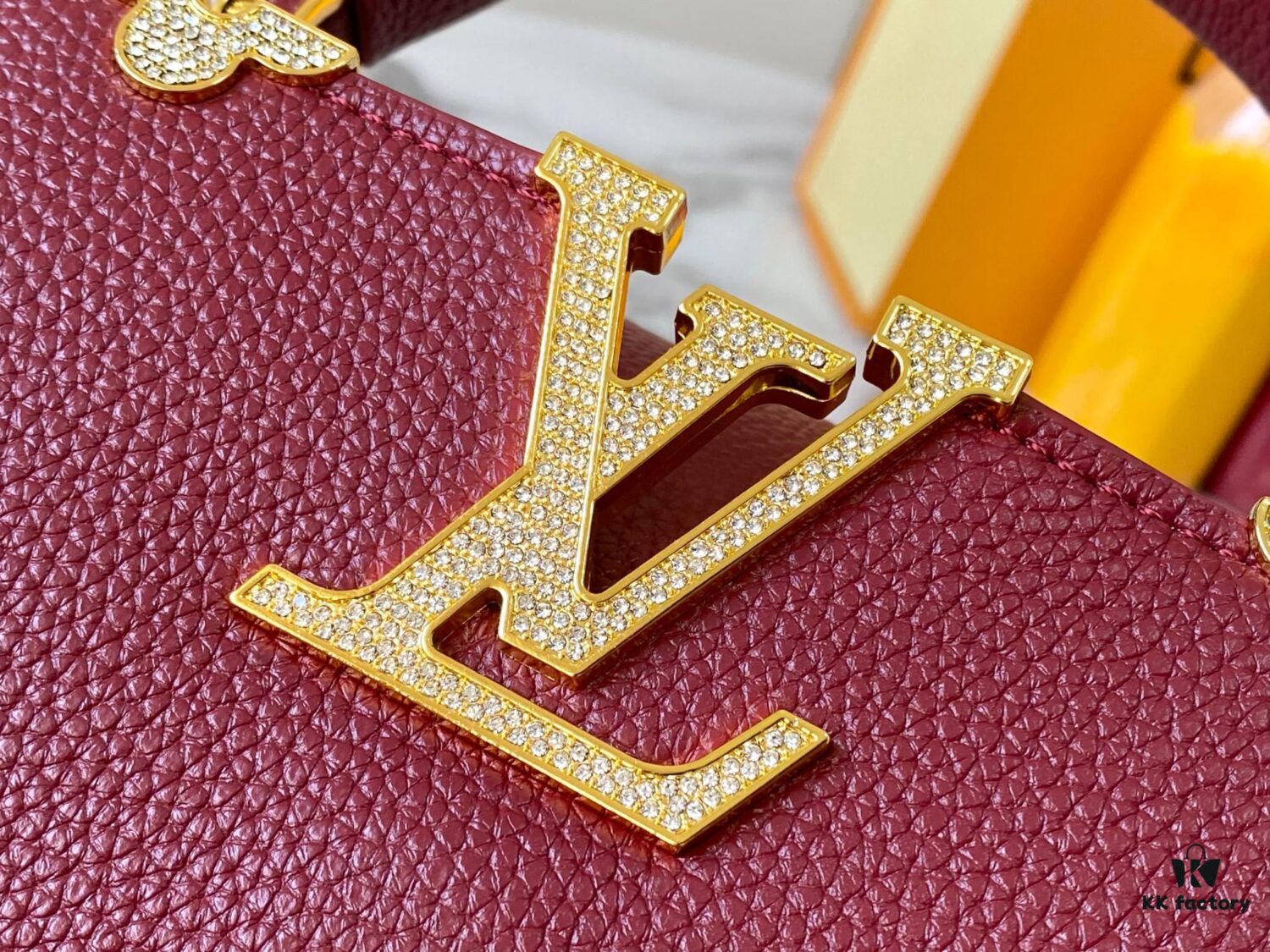 Top Quality Original Guangzhou M24583 Date Red and Gold Diamond Flower Crown Capucines Handbag