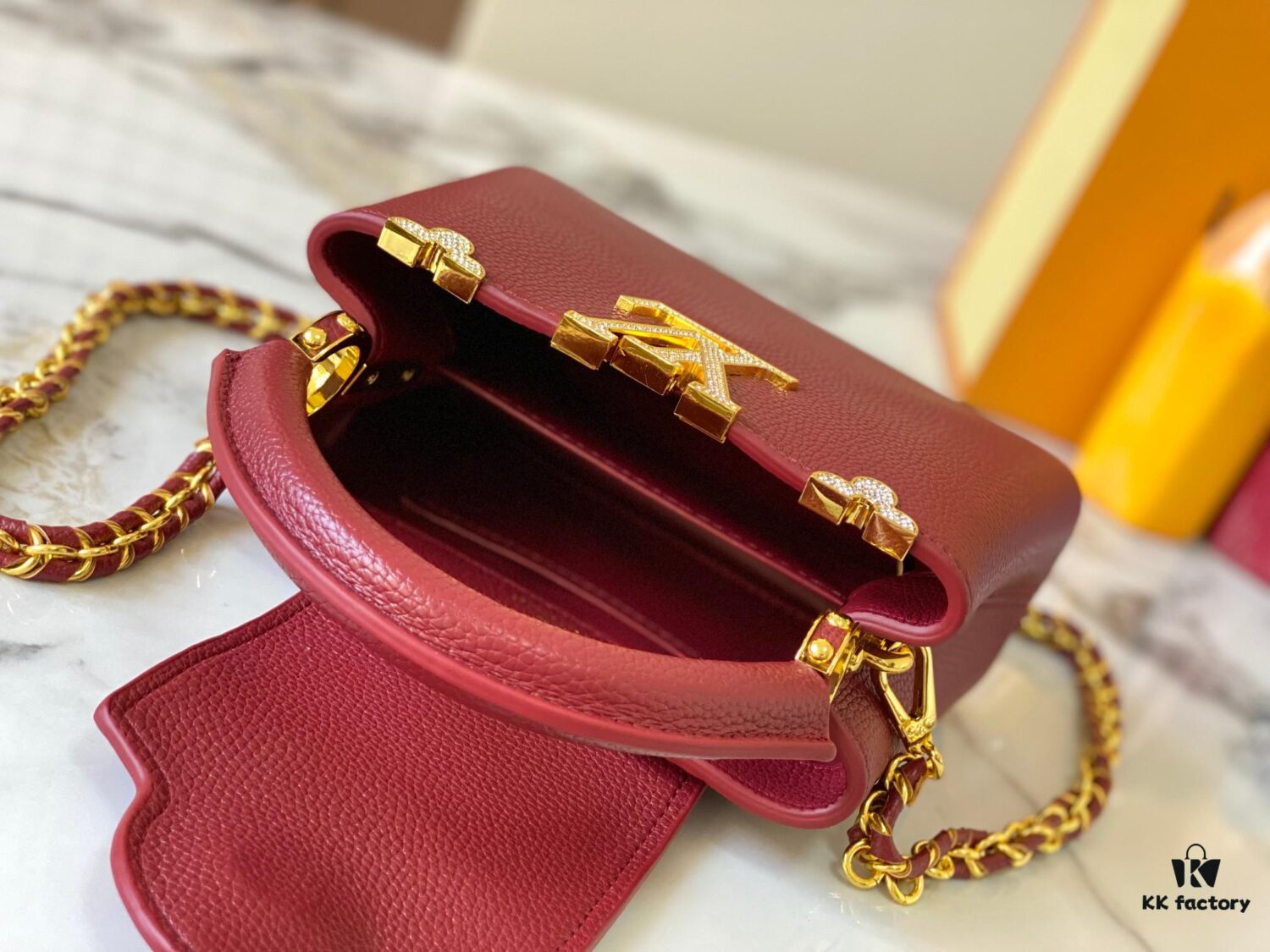 Top Quality Original Guangzhou M24583 Date Red and Gold Diamond Flower Crown Capucines Handbag