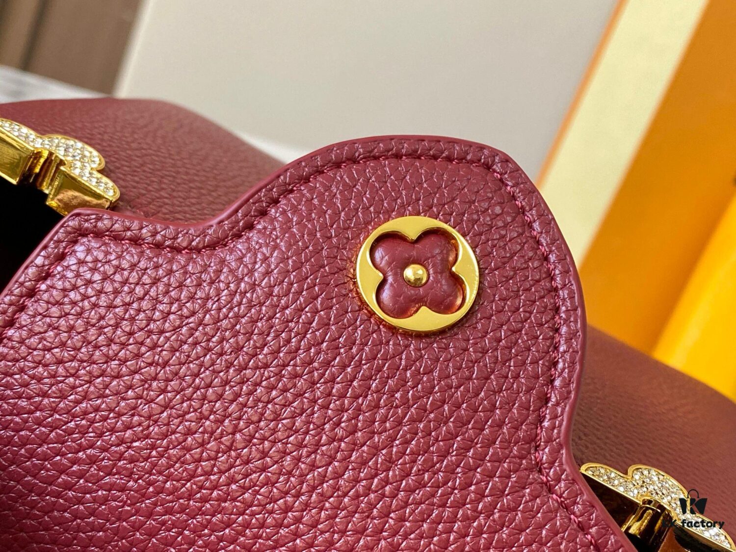 Top Quality Original Guangzhou M24583 Date Red and Gold Diamond Flower Crown Capucines Handbag