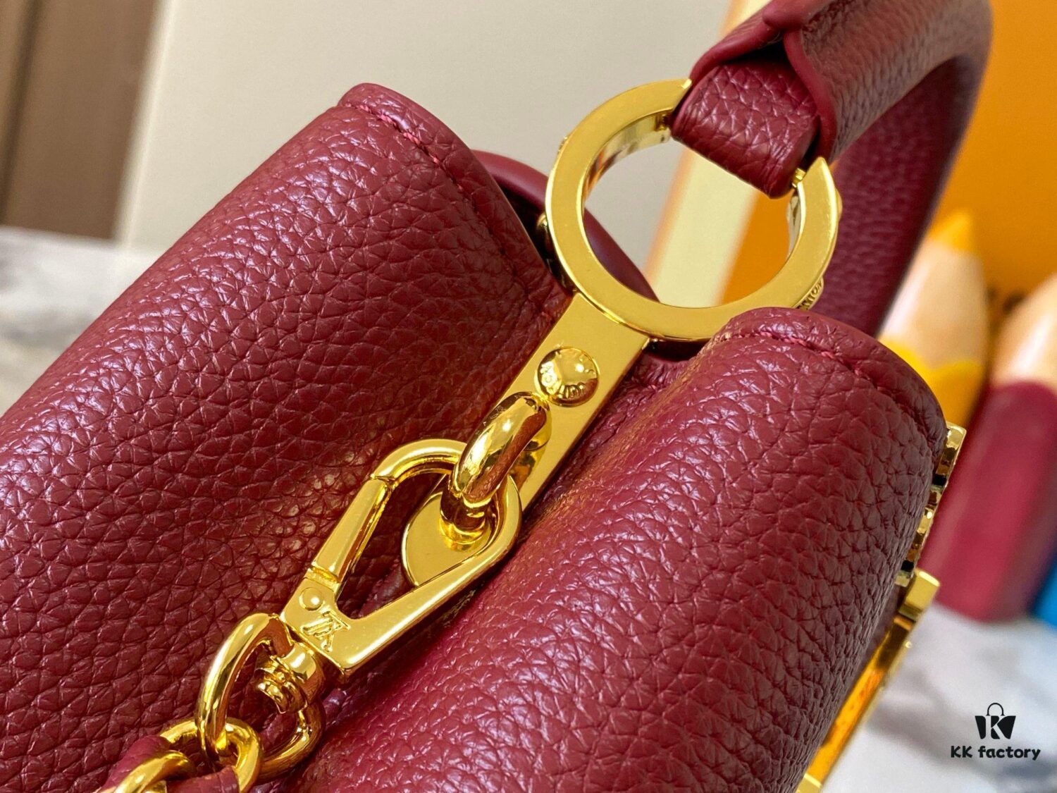 Top Quality Original Guangzhou M24583 Date Red and Gold Diamond Flower Crown Capucines Handbag