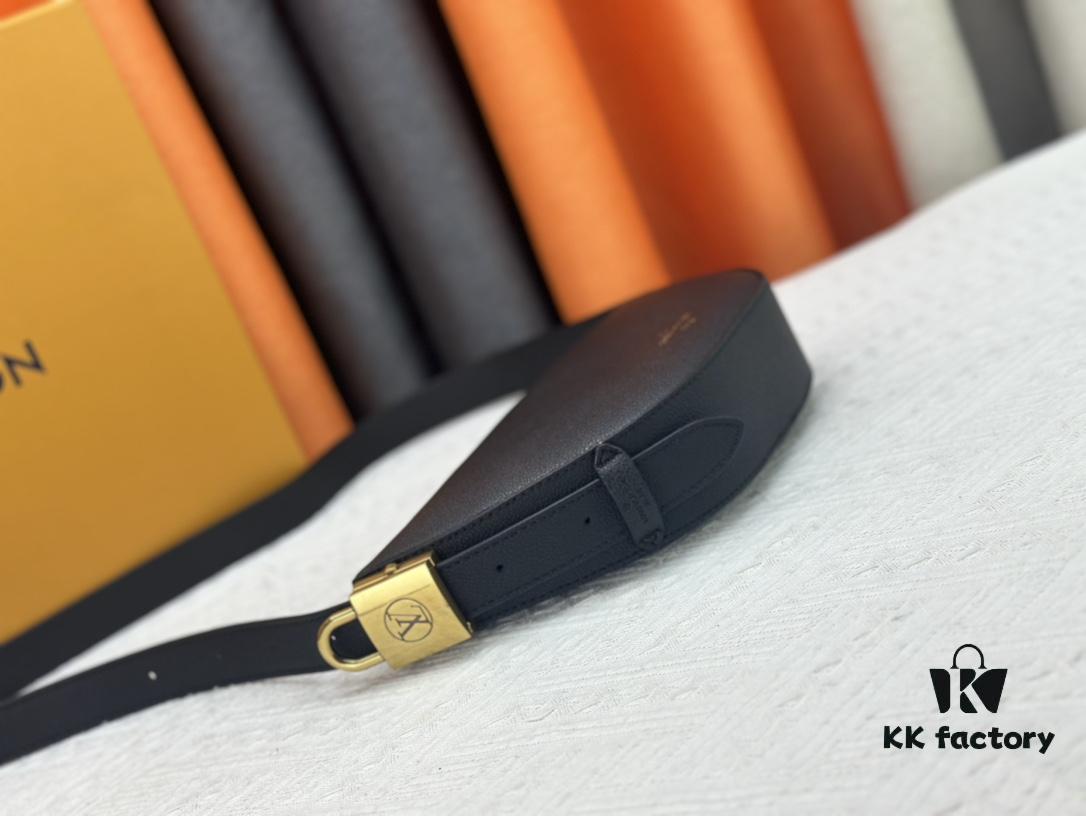 Low Key Bumbag M83546 M11429 - A Modern Minimalist Design in Exceptionally Soft and Smooth Calfskin with Refined Details