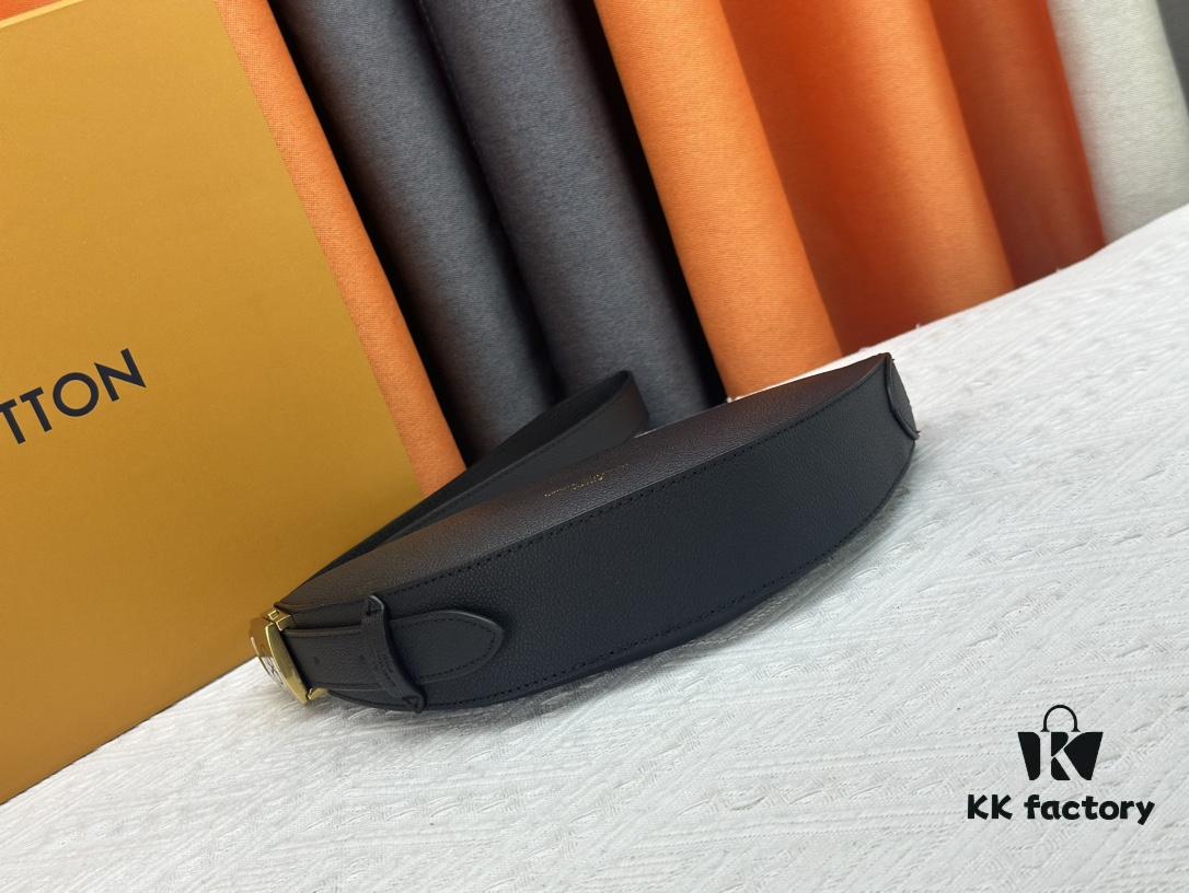 Low Key Bumbag M83546 M11429 - A Modern Minimalist Design in Exceptionally Soft and Smooth Calfskin with Refined Details