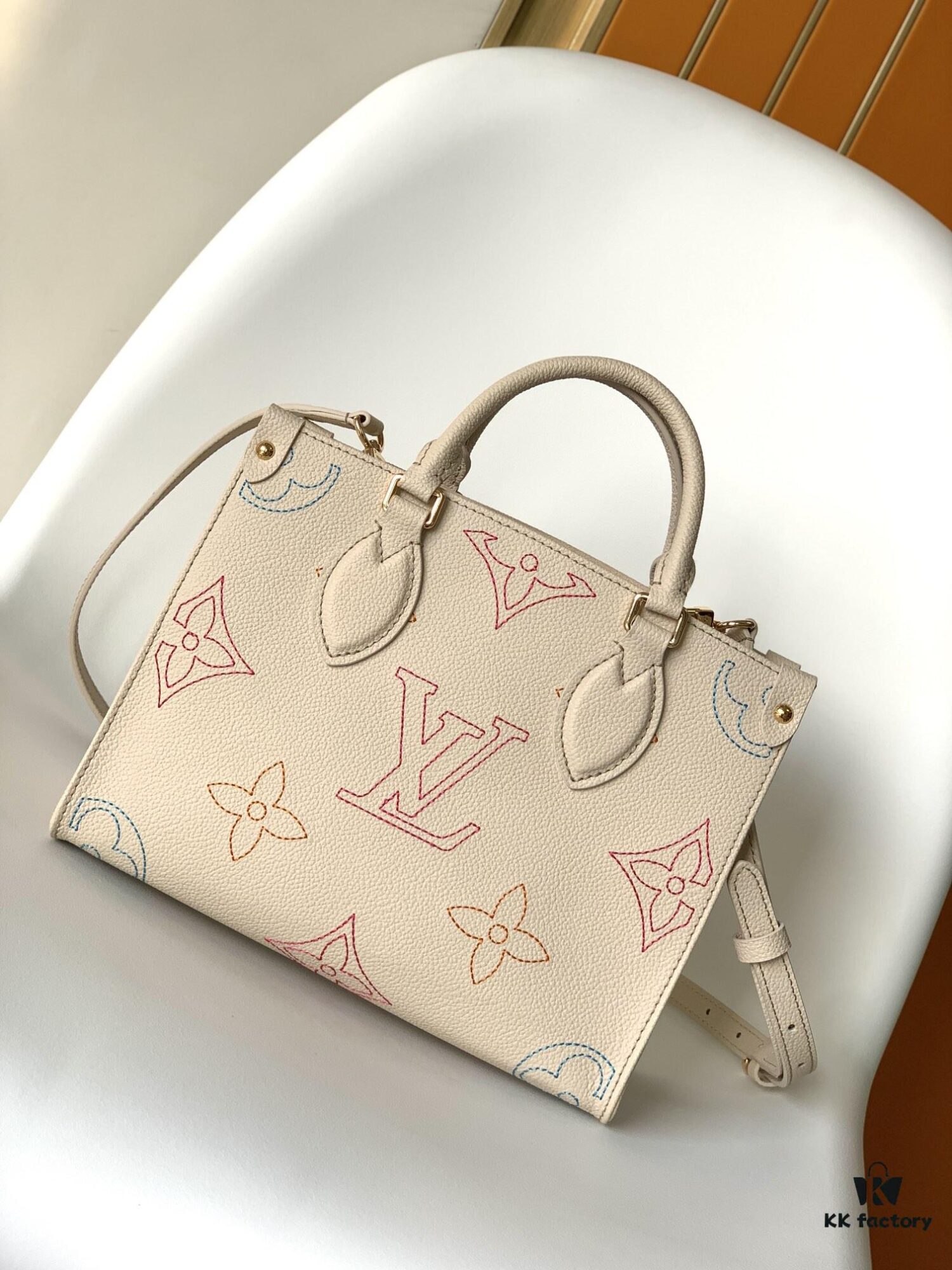 693080b16e68136f4d9a78d4 Special Offer M46629 Premium Original Surplus The OnTheGo MM Handbag from the 2023 Fall LV Academy Collection, featuring embroidered Monogram motifs on Monogram Empreinte textured leather, creating a striking contrast of texture and color, making it an ideal choice for the back-to-school season. 25.0 x 19.0 x 11.5 cm (L x H x W)