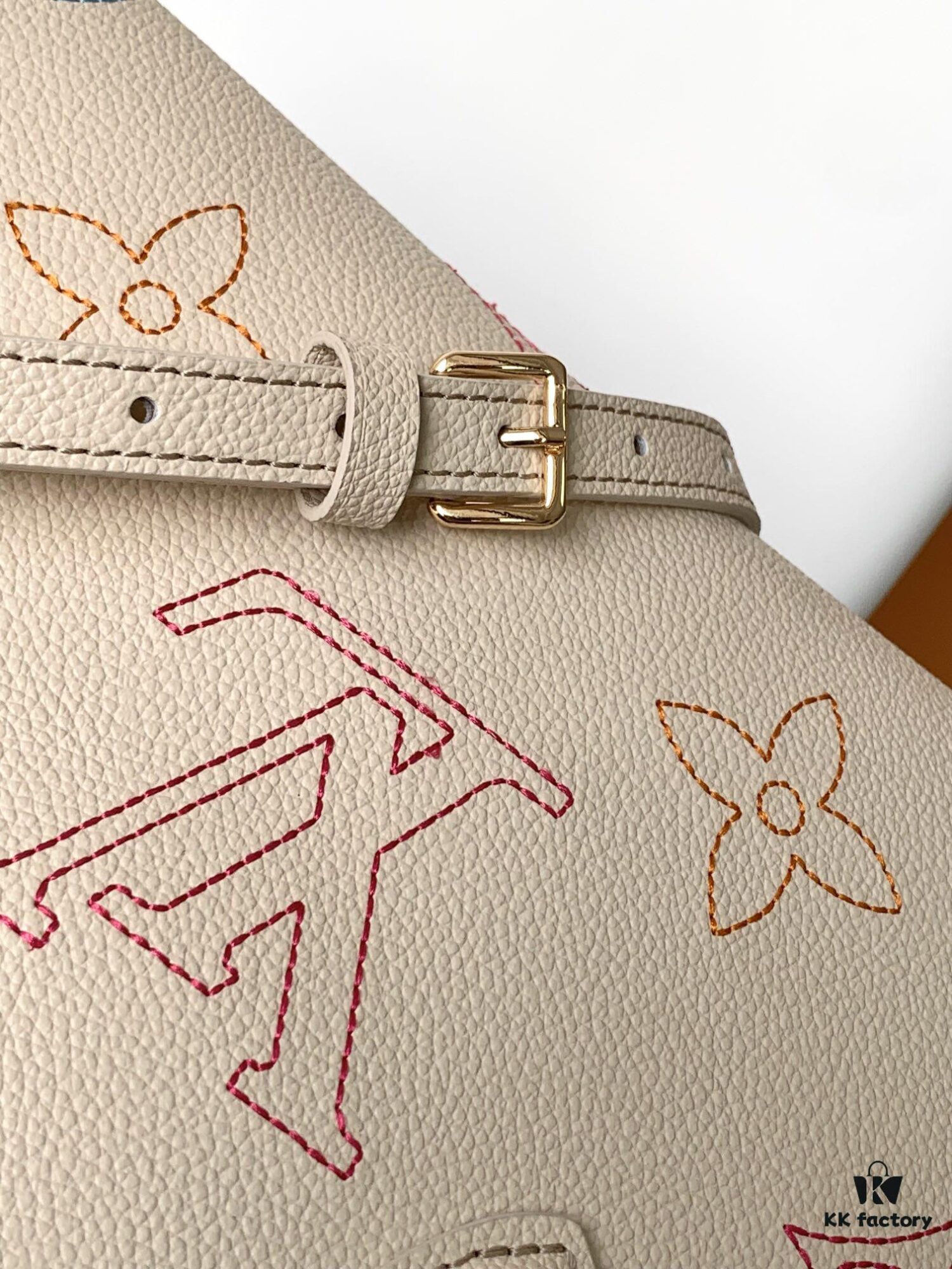 693080b46e68136f4d9a78d8 Special Offer M46629 Premium Original Surplus The OnTheGo MM Handbag from the 2023 Fall LV Academy Collection, featuring embroidered Monogram motifs on Monogram Empreinte textured leather, creating a striking contrast of texture and color, making it an ideal choice for the back-to-school season. 25.0 x 19.0 x 11.5 cm (L x H x W)