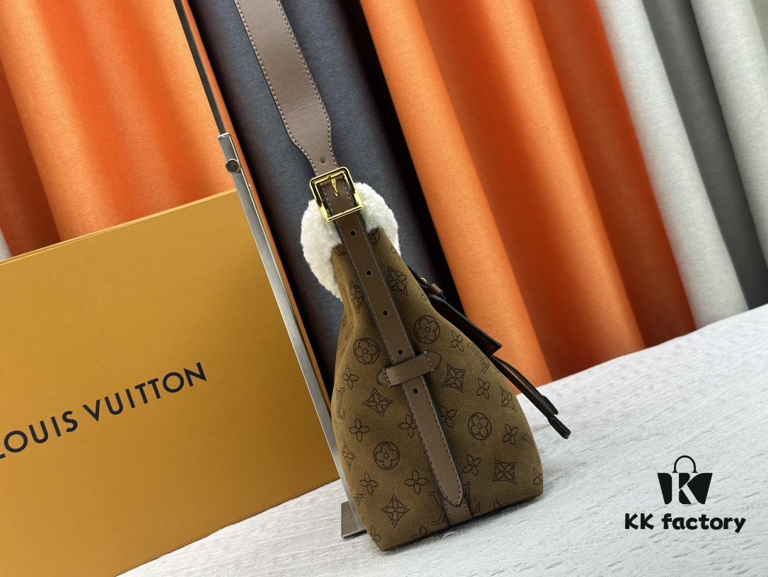 M11843 M46203 (Suede Leather with Digital Perforation Technique, Aligned Pattern) CarryAll Small Bag