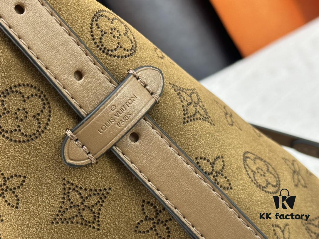 M11843 M46203 (Suede Leather with Digital Perforation Technique, Aligned Pattern) CarryAll Small Bag