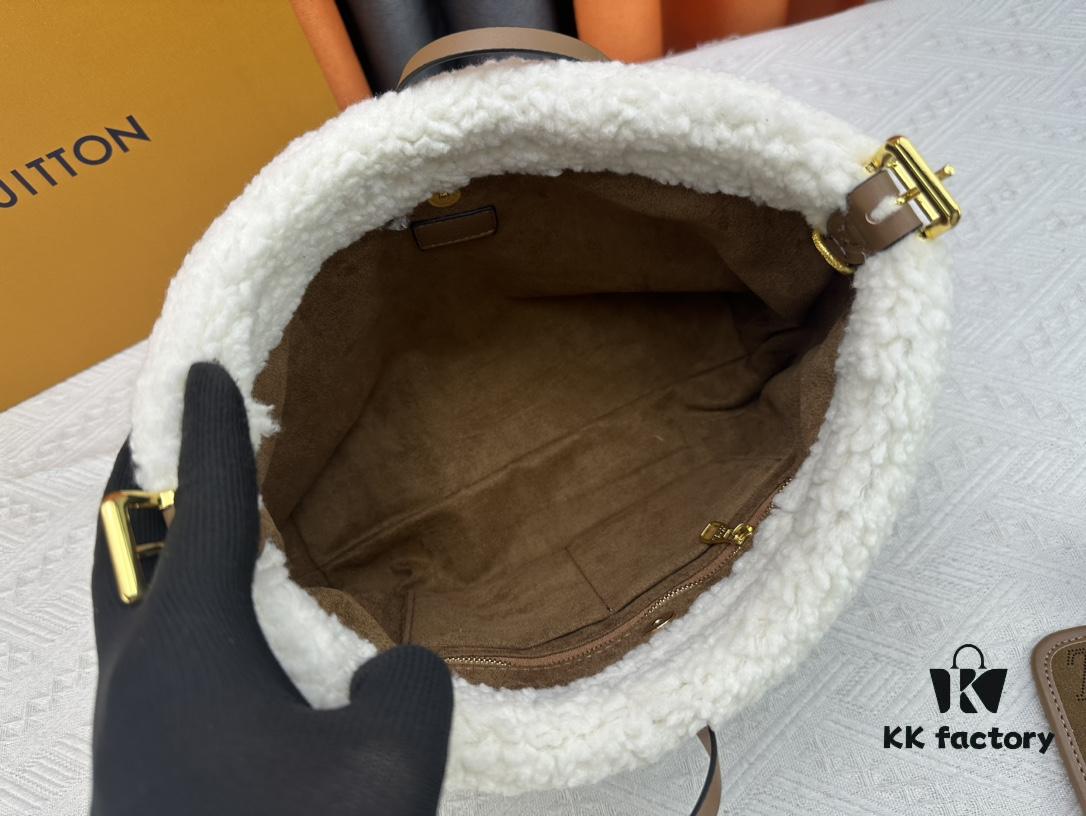 M11843 M46203 (Suede Leather with Digital Perforation Technique, Aligned Pattern) CarryAll Small Bag