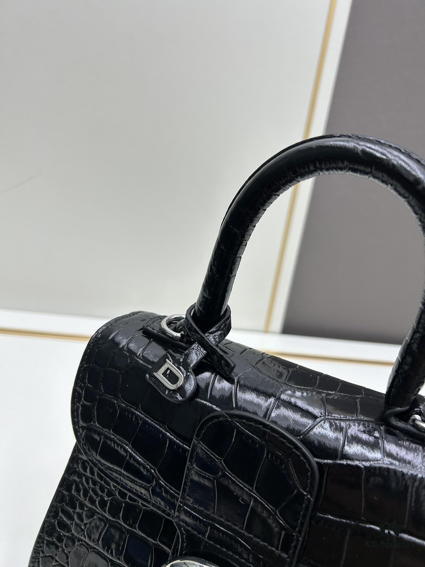 Luxuriously Unveiled 🔥 Crocodile-Embossed MM Size by Delvaux