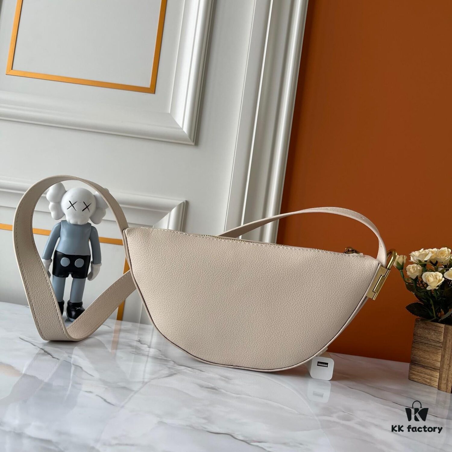 Upgraded Version (Authentic Photos, Quality Compared) M83546 M11429 Low Key Bumbag