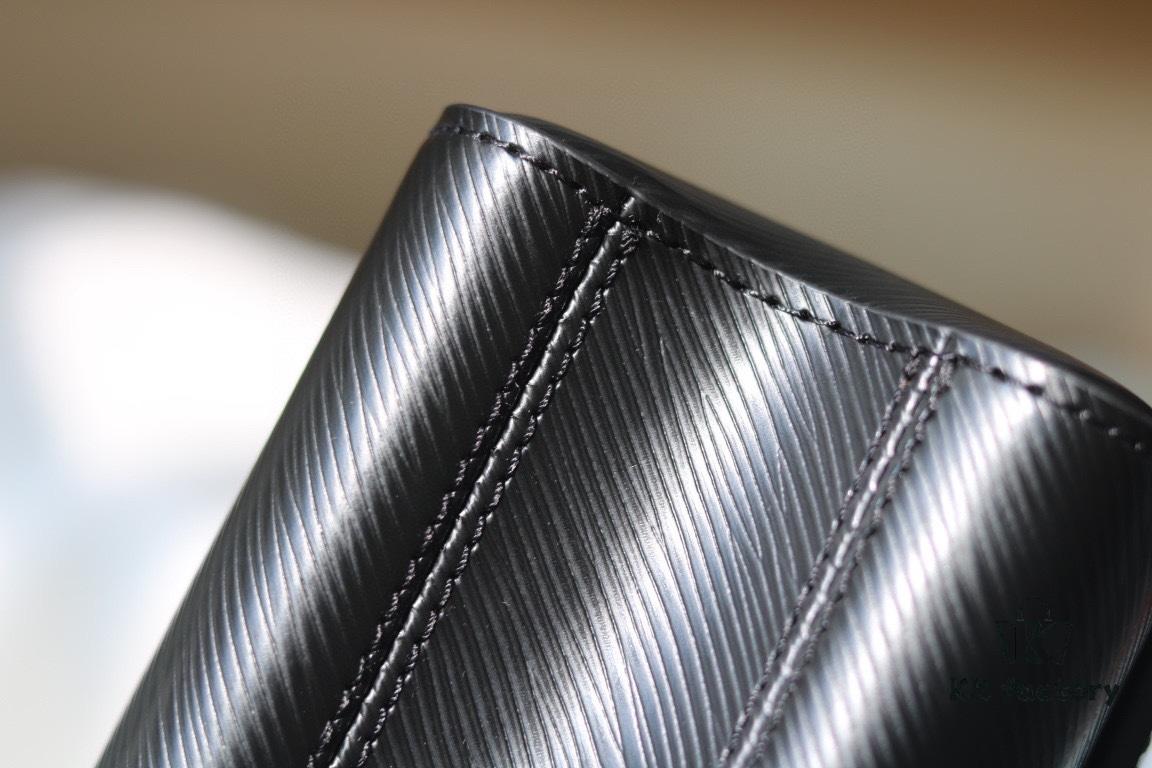 Latest TWIST Collection Top Quality Original Version Model No. 50369/59402/59403/59627/59405 The New Medium Twist Bag Features a Fresh Dual Chain with Handcrafted Enamel Monogram Flowers, Exuding Elegance Whether Used as Decoration or for Carrying