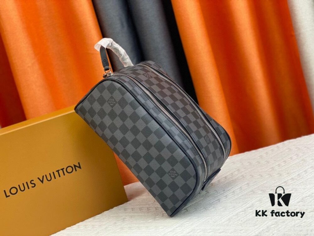 Exclusive Louis Vuitton Neymar-Inspired Dual-Zip Cosmetic Pouch – Soft Monogram Canvas, Highly Practical Design Loved by Stars