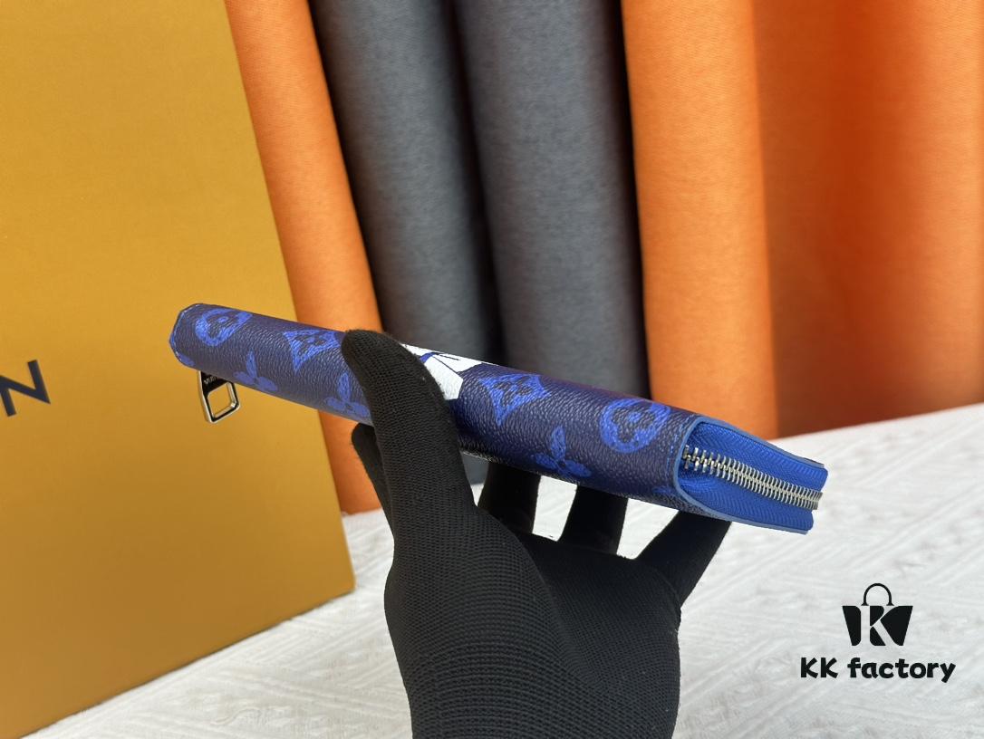 M80801 This zipper wallet is part of the 2021–24 Autumn-Winter Everyday LV Limited Edition collection