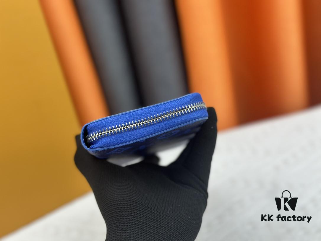 M80801 This zipper wallet is part of the 2021–24 Autumn-Winter Everyday LV Limited Edition collection