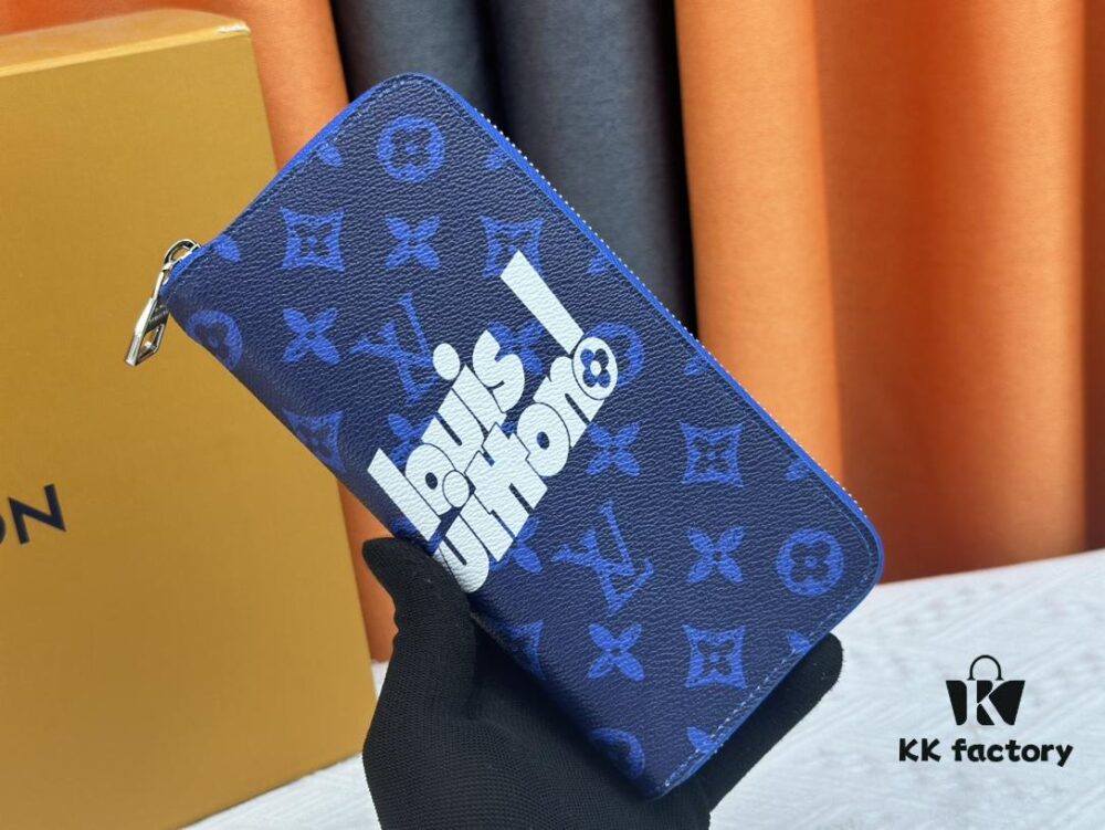 M80801 This zipper wallet is part of the 2021–24 Autumn-Winter Everyday LV Limited Edition collection