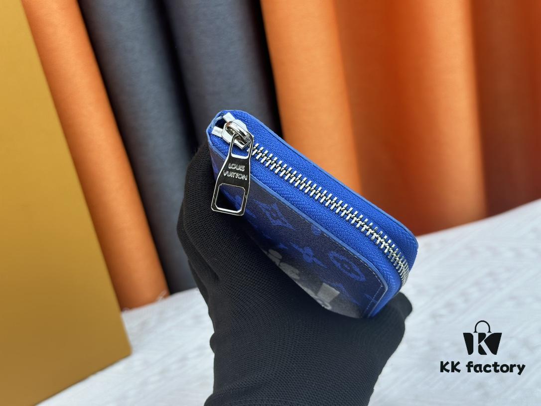 M80801 This zipper wallet is part of the 2021–24 Autumn-Winter Everyday LV Limited Edition collection