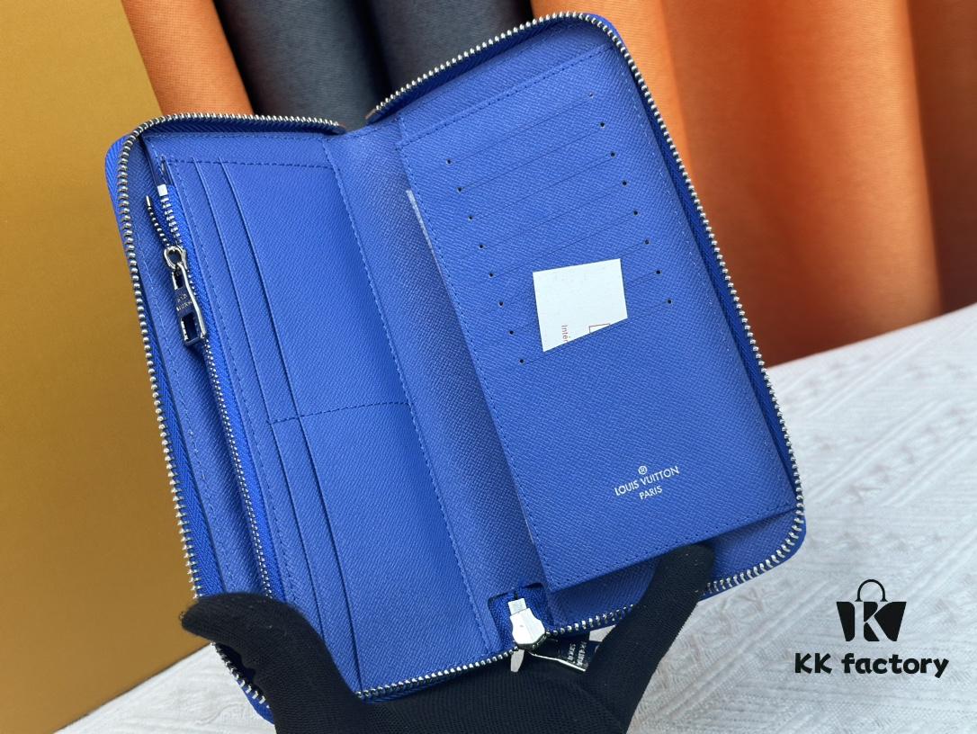 M80801 This zipper wallet is part of the 2021–24 Autumn-Winter Everyday LV Limited Edition collection