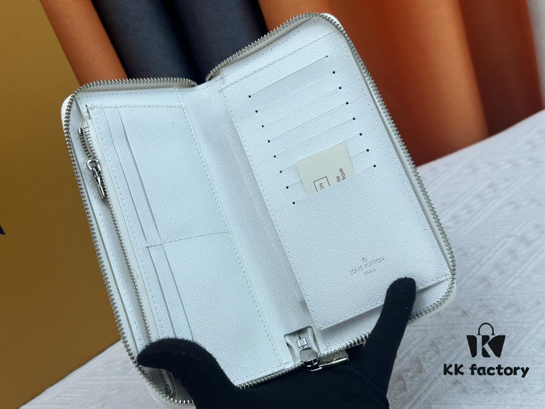 M80801 This zip-around wallet is part of the 2021-24 Autumn/Winter Everyday LV Limited Edition collection