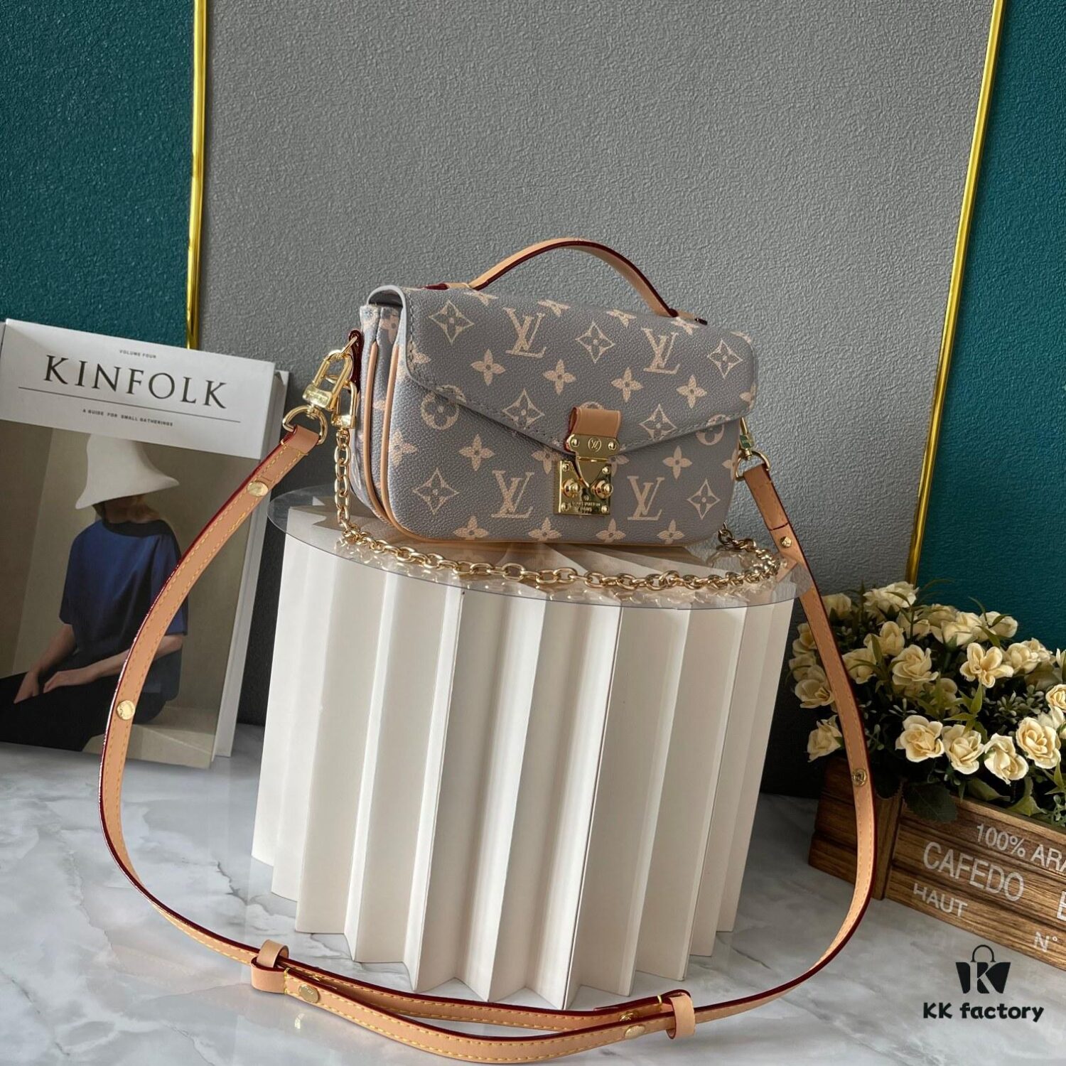 Upgraded Version 180 (High-Quality Replica) M12429 M23940 M40749 M46914 M46279 M22834 M46595 LV Messenger Bag Small East West Métis Handbag