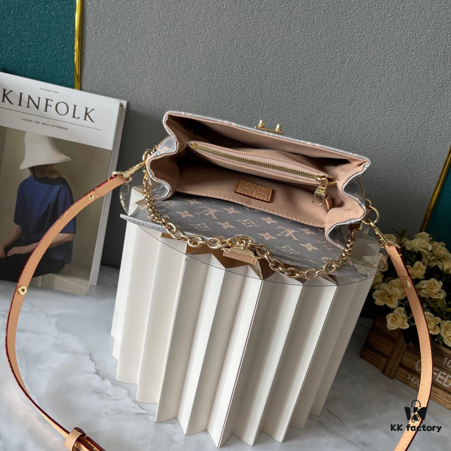 Upgraded Version 180 (High-Quality Replica) M12429 M23940 M40749 M46914 M46279 M22834 M46595 LV Messenger Bag Small East West Métis Handbag