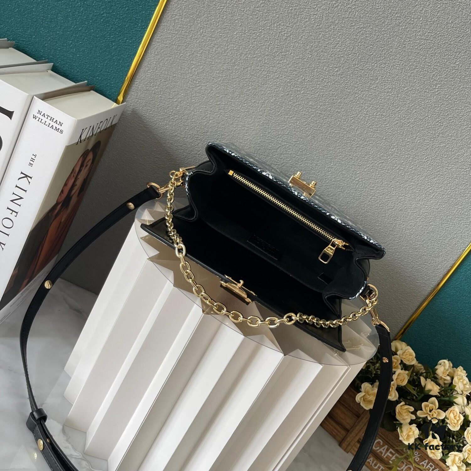 Upgraded Version 160 (High-Quality Replica) M12429 M23940 M40749 M46914 M46279 M22834 M46595 LV Messenger Bag Small East West Métis Handbag