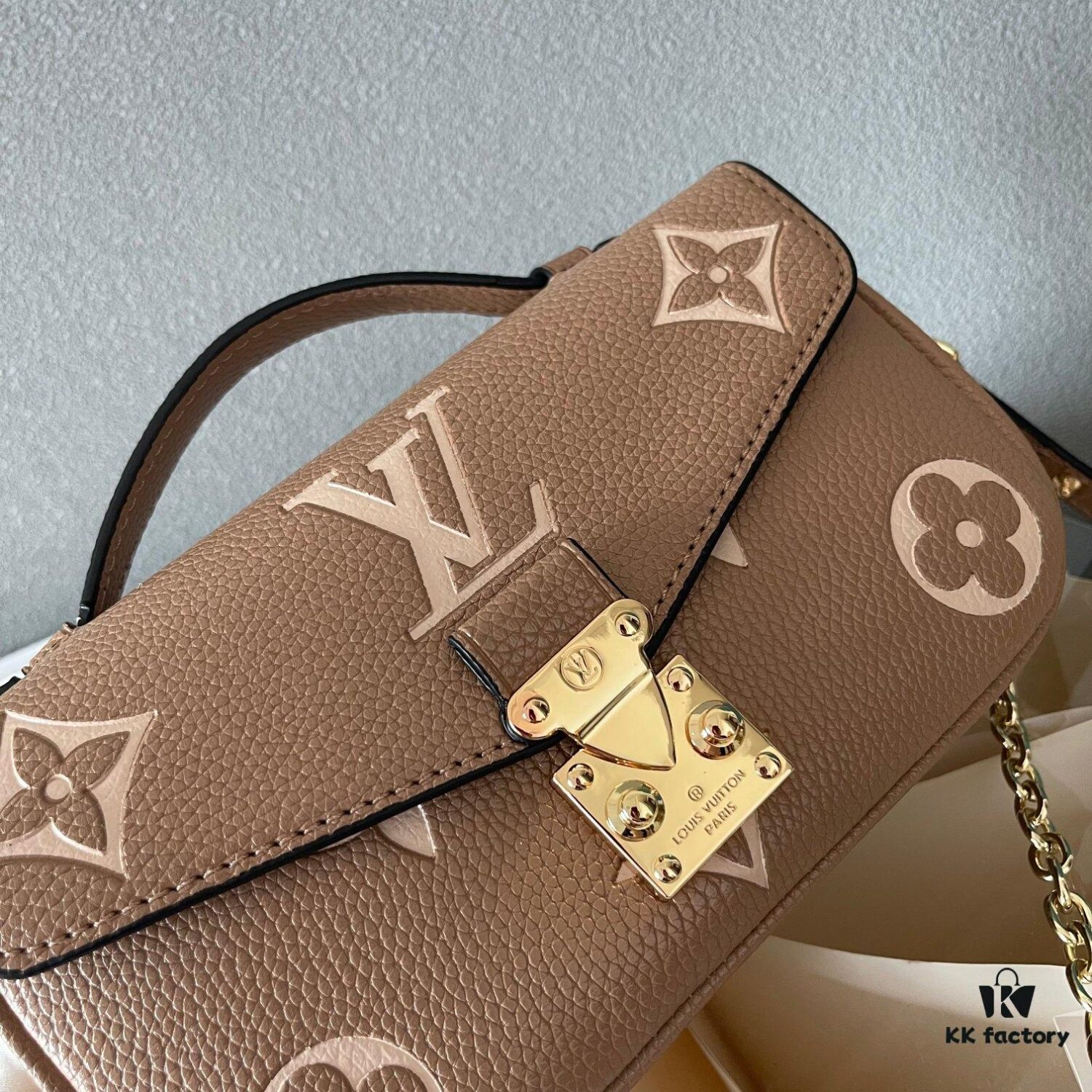 Upgraded Version 160 (High-Quality Replica) M12429 M23940 M40749 M46914 M46279 M22834 M46595 LV Messenger Bag Small East West Métis Handbag