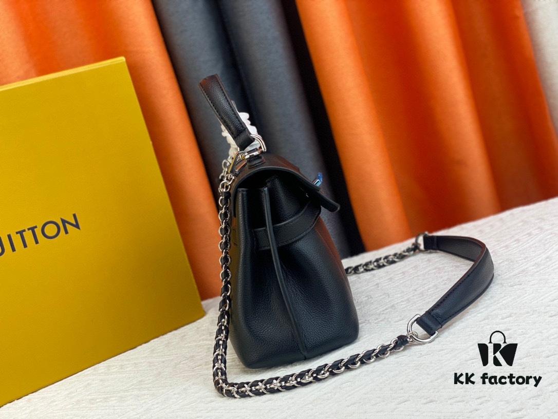 Exclusive Background Upgraded Original Version M21088 M21052 M20997 This Season, the Compact Lockme Ever Mini Bag Features Fashionable New Hues in Grained Calfskin Leather