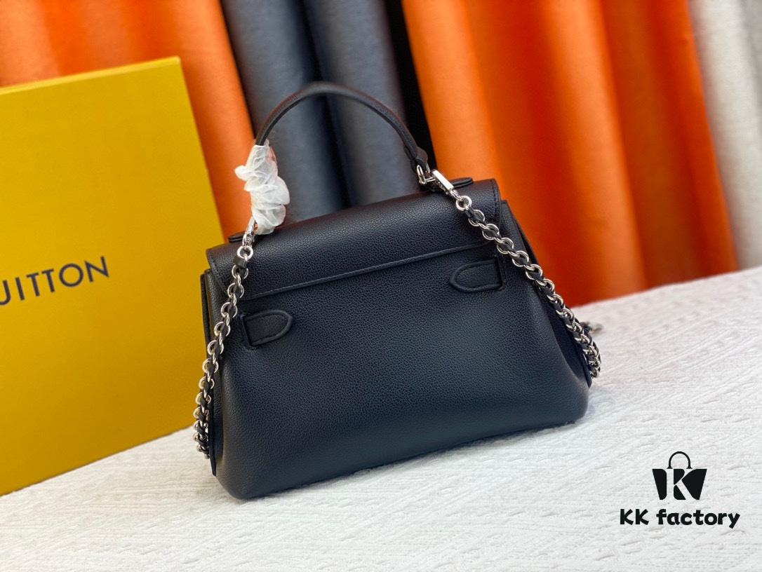 Exclusive Background Upgraded Original Version M21088 M21052 M20997 This Season, the Compact Lockme Ever Mini Bag Features Fashionable New Hues in Grained Calfskin Leather