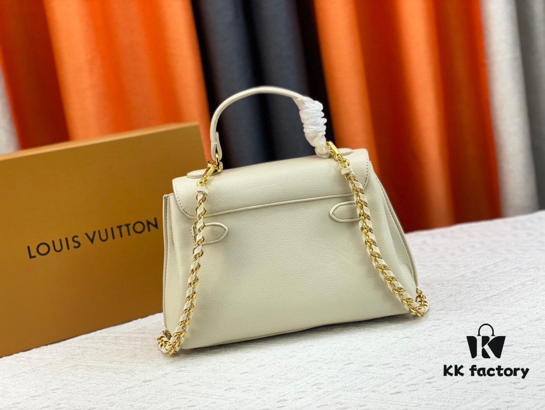 Exclusive Background Upgraded Original Version M21088 M21052 M20997 This Season, the Petite Lockme Ever Mini Bag Features Fashionably Toned Grained Calfskin Leather