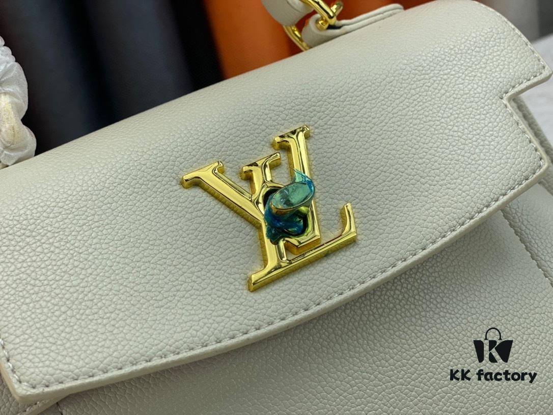 Exclusive Background Upgraded Original Version M21088 M21052 M20997 This Season, the Petite Lockme Ever Mini Bag Features Fashionably Toned Grained Calfskin Leather