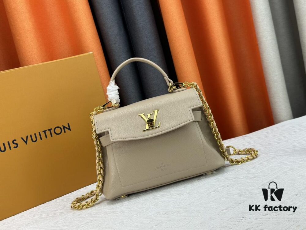 Exclusive Background Upgraded Original Version M21088 M21052 M20997 This Season, the Petite Lockme Ever Mini Bag Features Fashionable New Hues in Grained Calfskin Leather
