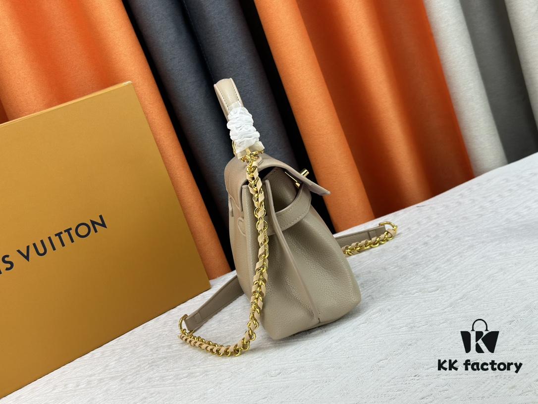 Exclusive Background Upgraded Original Version M21088 M21052 M20997 This Season, the Petite Lockme Ever Mini Bag Features Fashionable New Hues in Grained Calfskin Leather