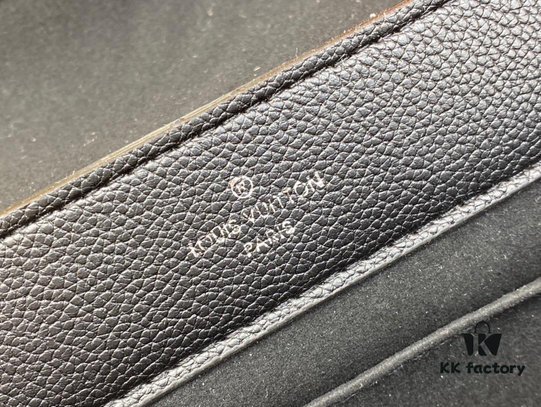 Exclusive Background Upgraded Original Version M21088 M21052 M20997 This Season, the Compact Lockme Ever Mini Bag Features Fashionable New Hues in Grained Calfskin Leather