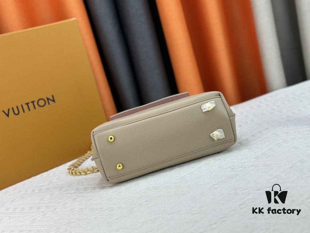 Exclusive Background Upgraded Original Version M21088 M21052 M20997 This Season, the Petite Lockme Ever Mini Bag Features Fashionable New Hues in Grained Calfskin Leather