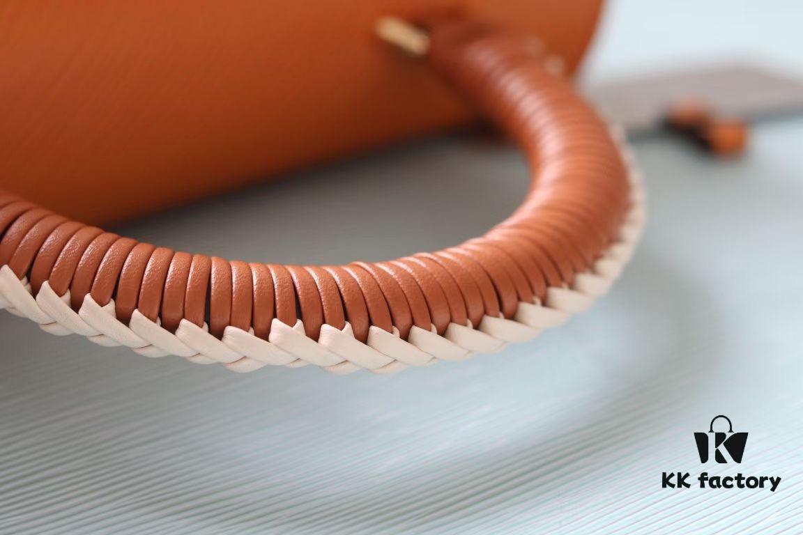 Top Original Quality! Welcome to Compare Prices! Model No.: 50392/22229/22236. This LV Twist Medium Bag is crafted from Epi grained leather, featuring woven leather wrapping around the LV Twist lock and top handle, adding a soft elegance to its striking silhouette. The detachable and adjustable shoulder strap allows for versatile carrying options—short shoulder, long shoulder, or crossbody wear.