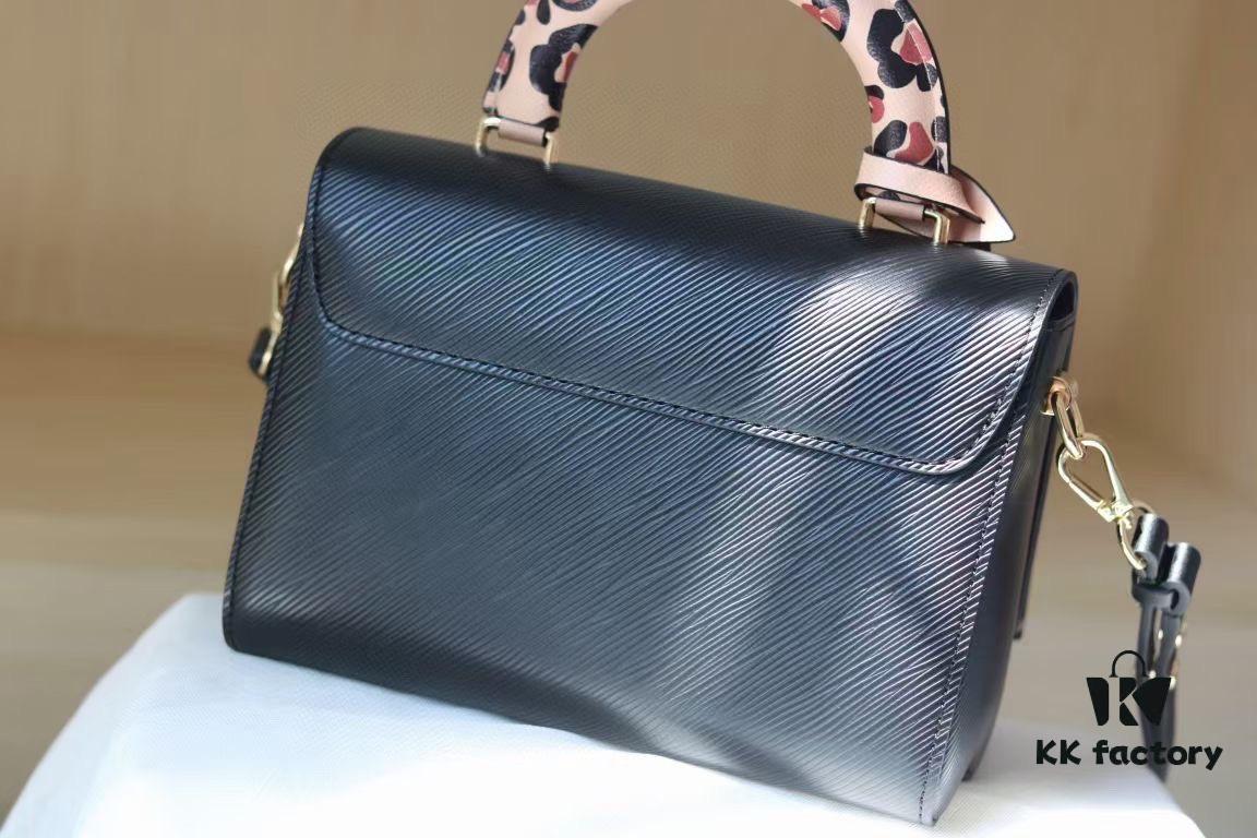 Rose] New Arrival [Rose] Model: 50362/58568/58569/58546/50280/50271 [Rose] 2022 Fall Wild at Heart Capsule Collection infuses the Twist Medium handbag with a wild spirit. Crafted in iconic Epi grained leather, it features a trunk-inspired handle and a leopard-print name tag. A detachable leather shoulder strap highlights functional elegance, making it an ideal companion for autumn wardrobes.