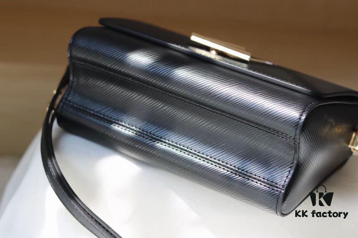 Rose] New Arrival [Rose] Model: 50362/58568/58569/58546/50280/50271 [Rose] 2022 Fall Wild at Heart Capsule Collection infuses the Twist Medium handbag with a wild spirit. Crafted in iconic Epi grained leather, it features a trunk-inspired handle and a leopard-print name tag. A detachable leather shoulder strap highlights functional elegance, making it an ideal companion for autumn wardrobes.