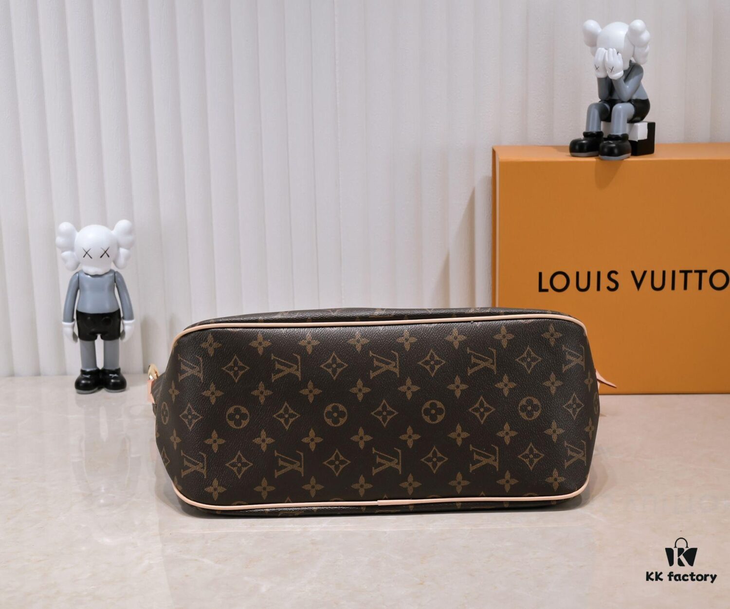 Wholesale Price, New Spring-Summer Style: The Calvi Bag in Damier Azur Canvas — Stylish and Spacious, Perfect for Both Office and Beach Getaways