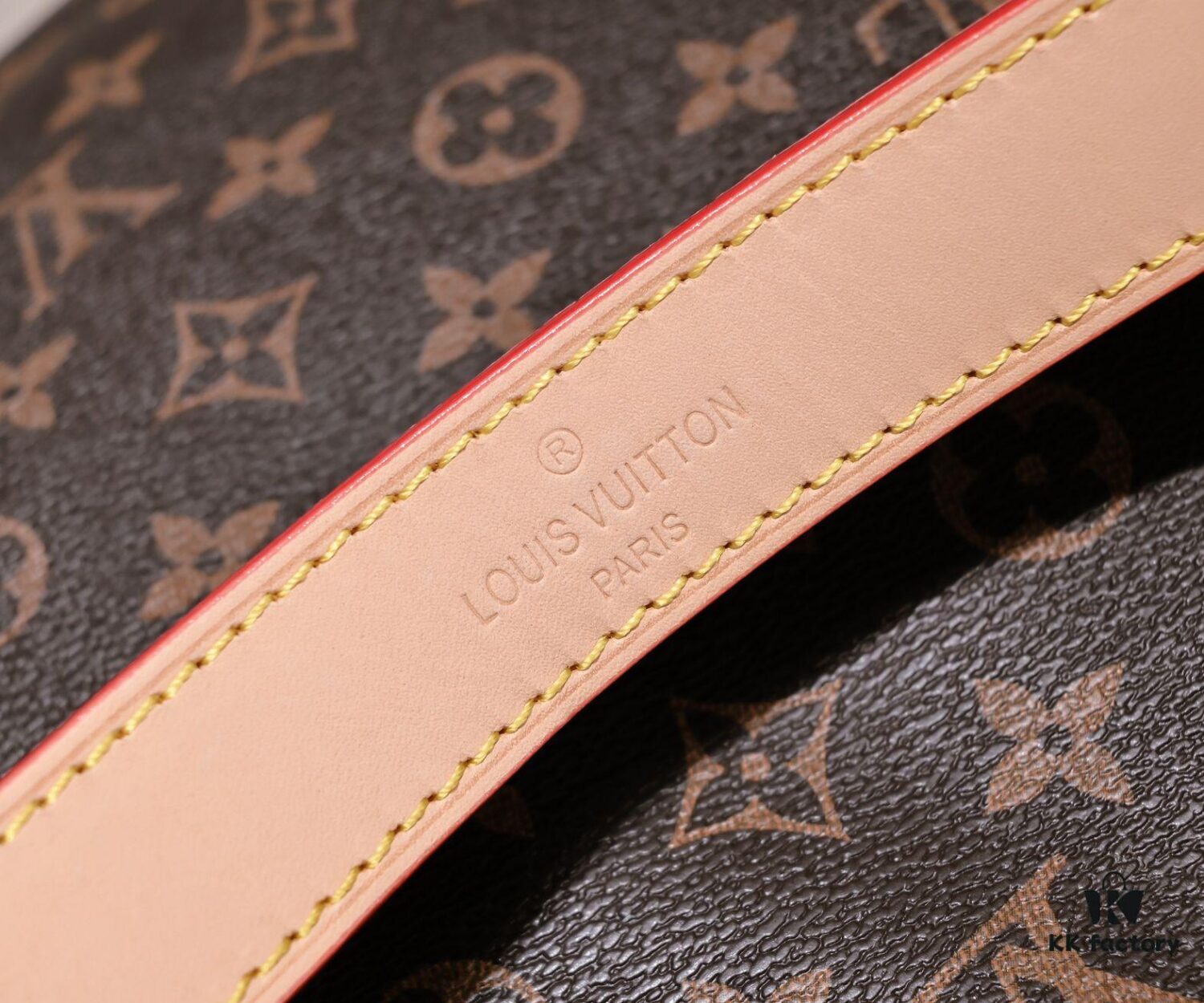 Wholesale Price, New Spring-Summer Style: The Calvi Bag in Damier Azur Canvas — Stylish and Spacious, Perfect for Both Office and Beach Getaways