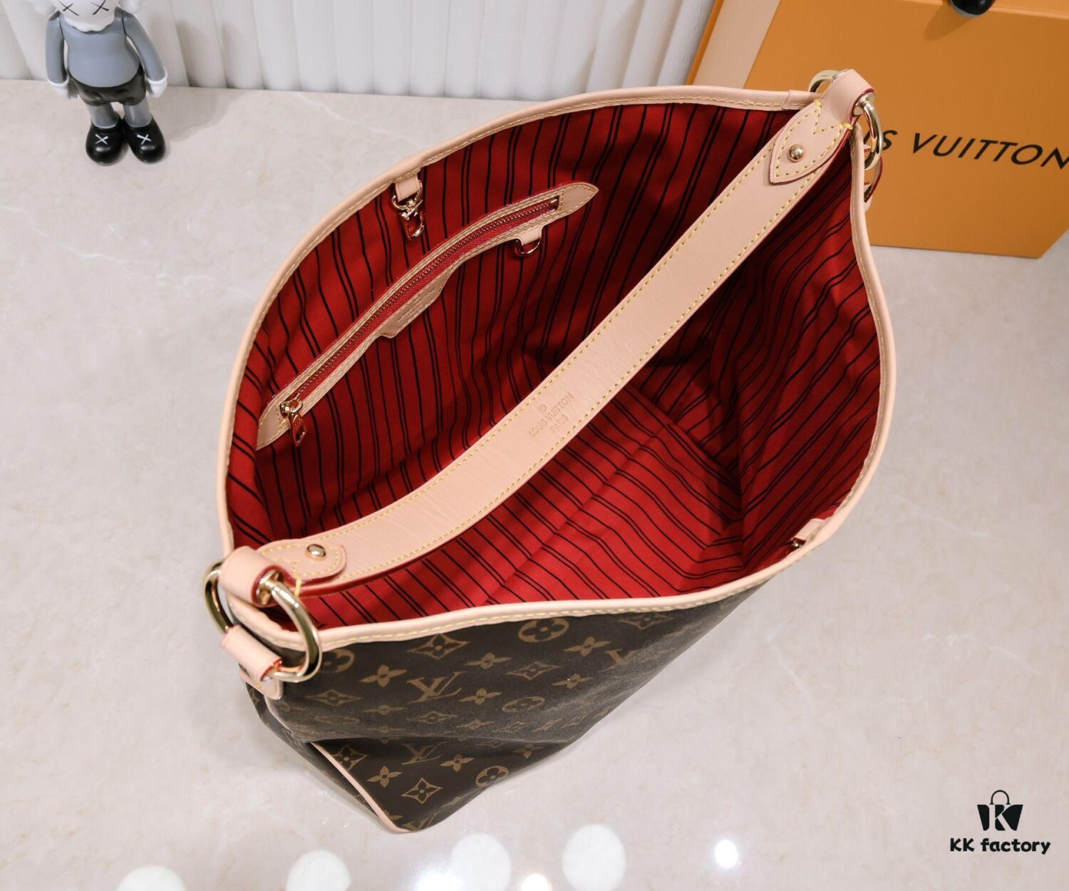 Wholesale Price, New Spring-Summer Style: The Calvi Bag in Damier Azur Canvas — Stylish and Spacious, Perfect for Both Office and Beach Getaways