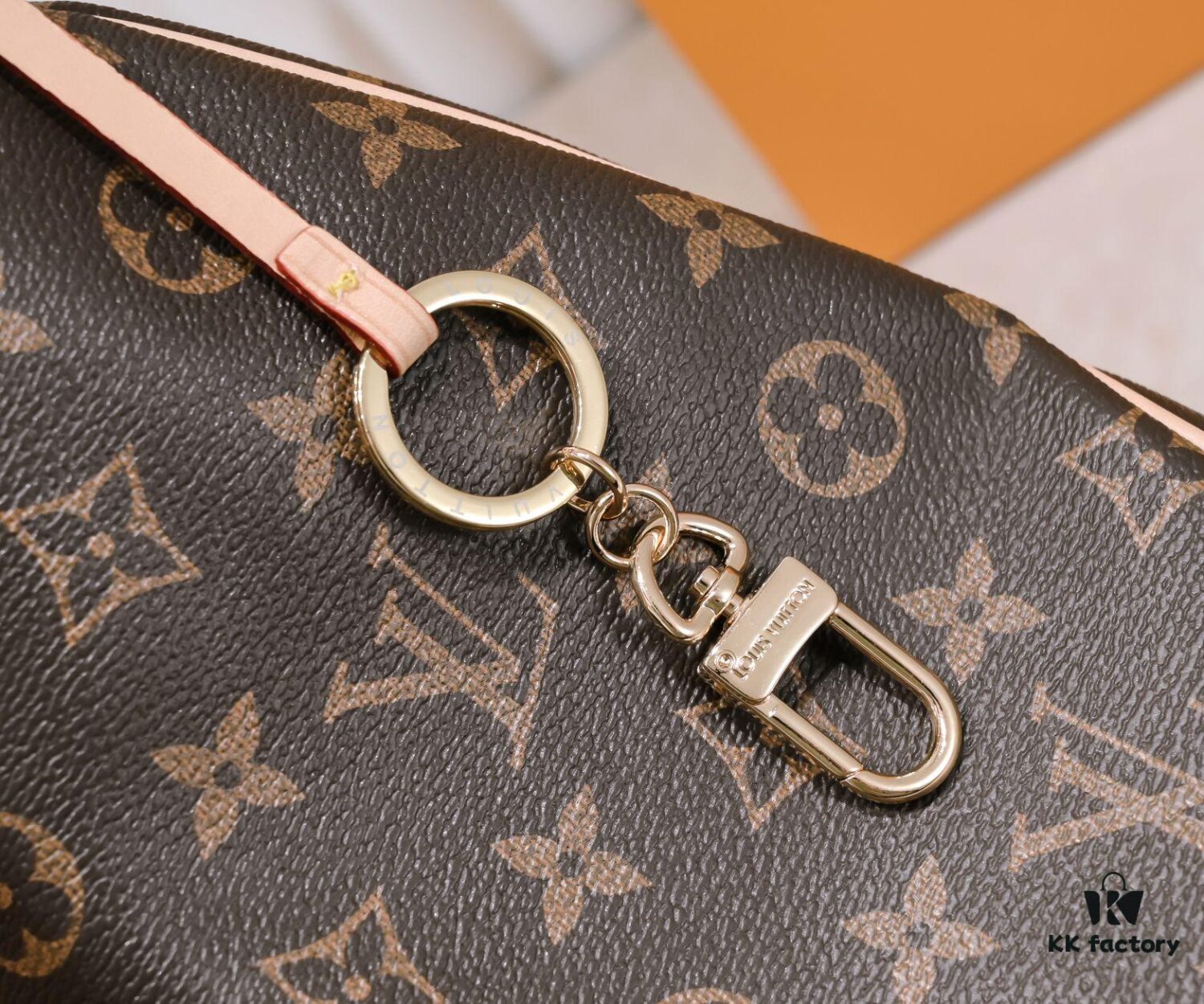 Wholesale Price, New Spring-Summer Style: The Calvi Bag in Damier Azur Canvas — Stylish and Spacious, Perfect for Both Office and Beach Getaways