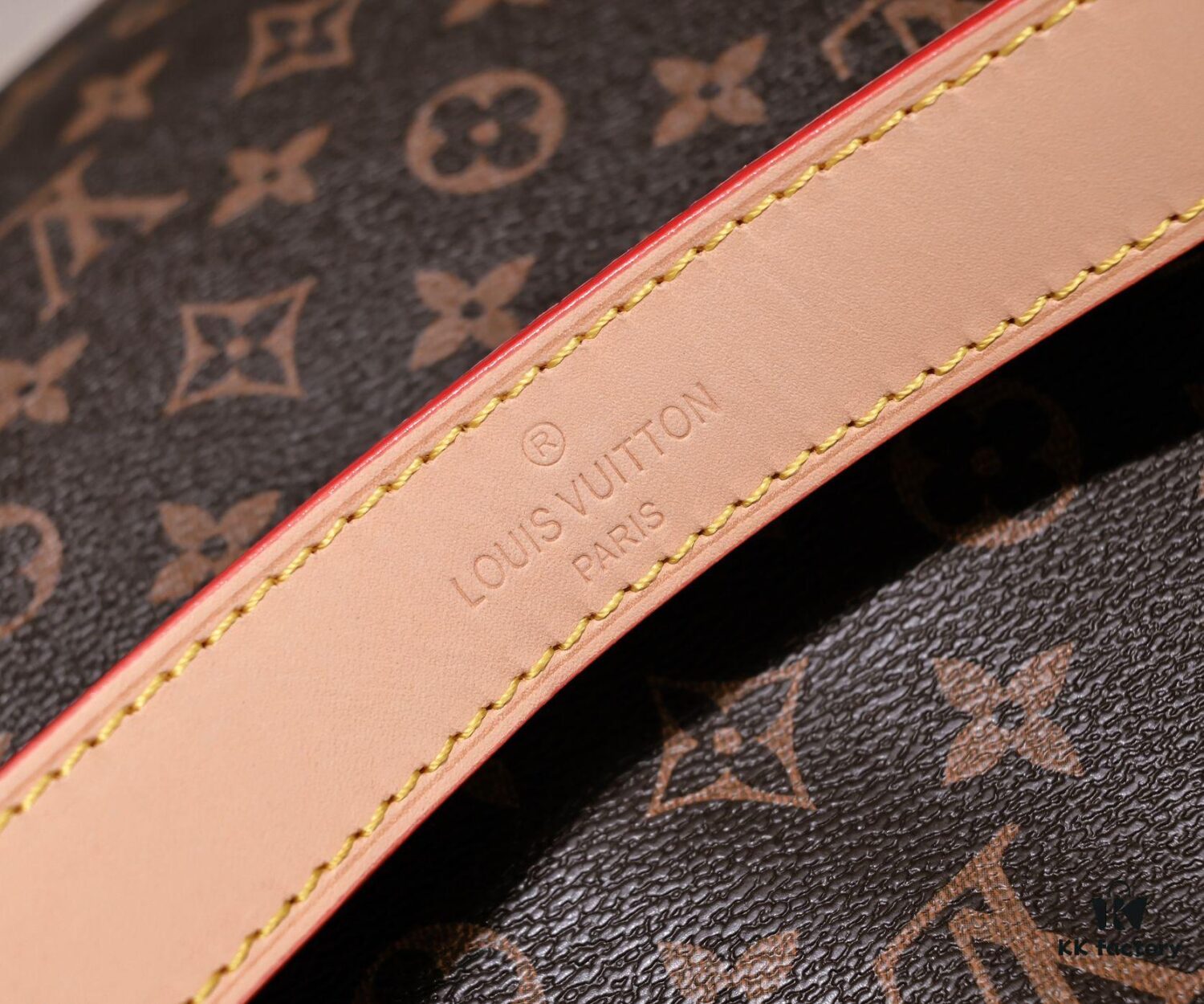 Wholesale Price New Summer Arrival: Stylish Damier Azur Canvas Calvi Tote Bag in Pomegranate Red Lining