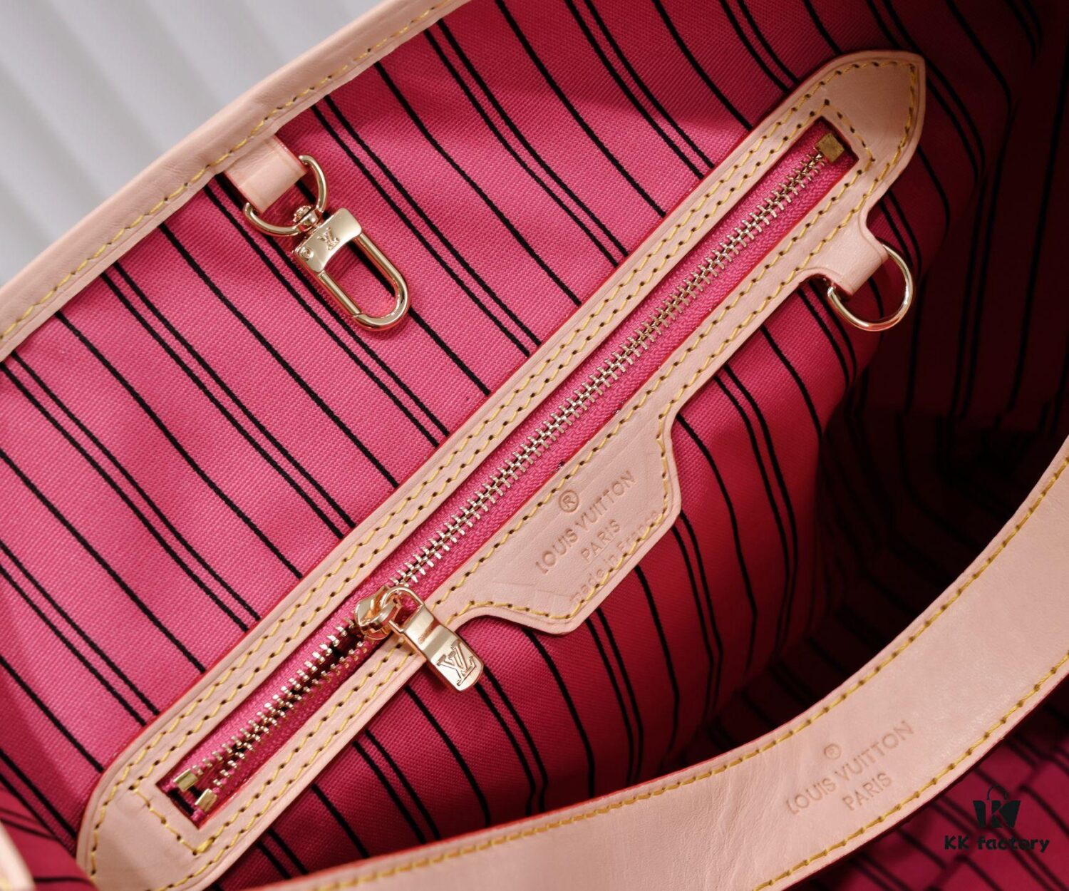 Wholesale Price New Summer Arrival: Stylish Damier Azur Canvas Calvi Tote Bag in Pomegranate Red Lining