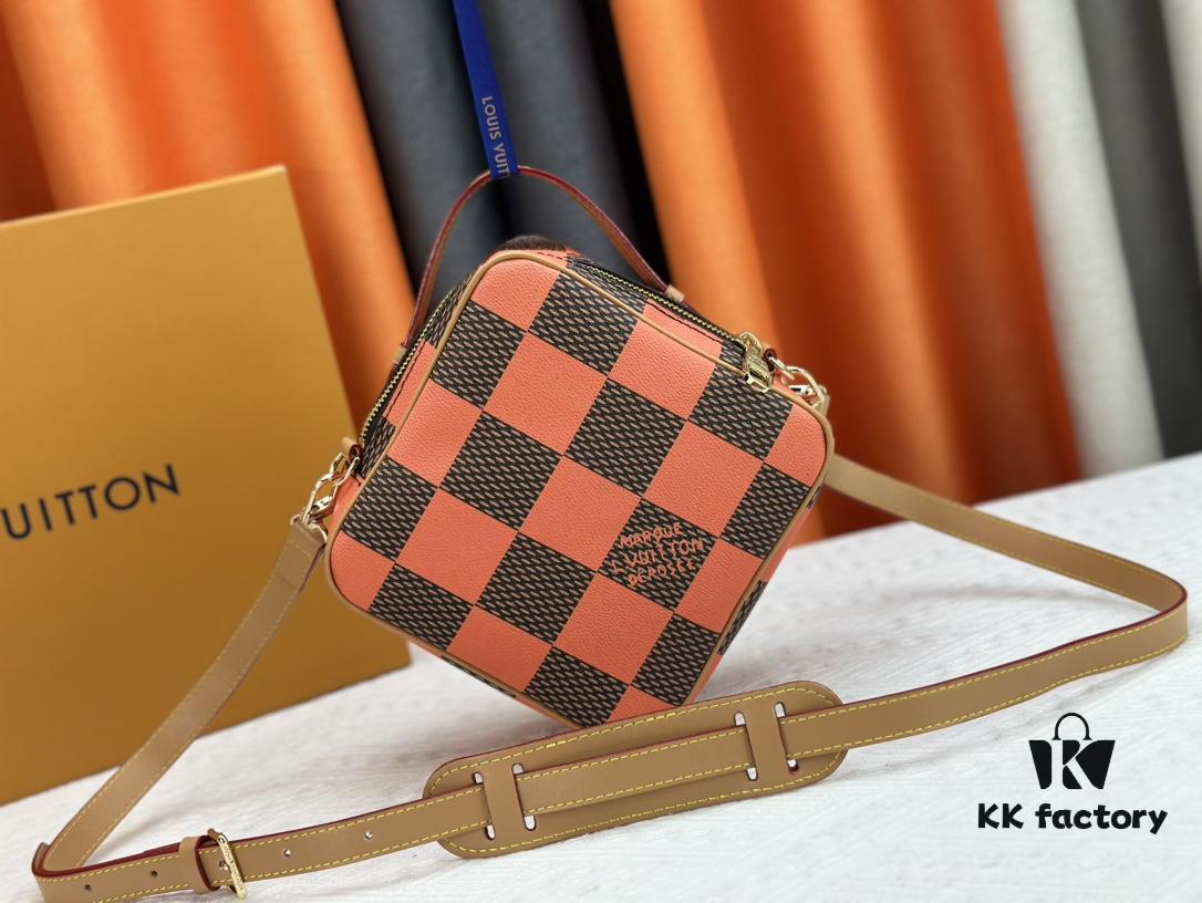 M40562 LV Square Bag Louis Vuitton 2024 Men's Spring-Summer Collection Advertising Special Edition