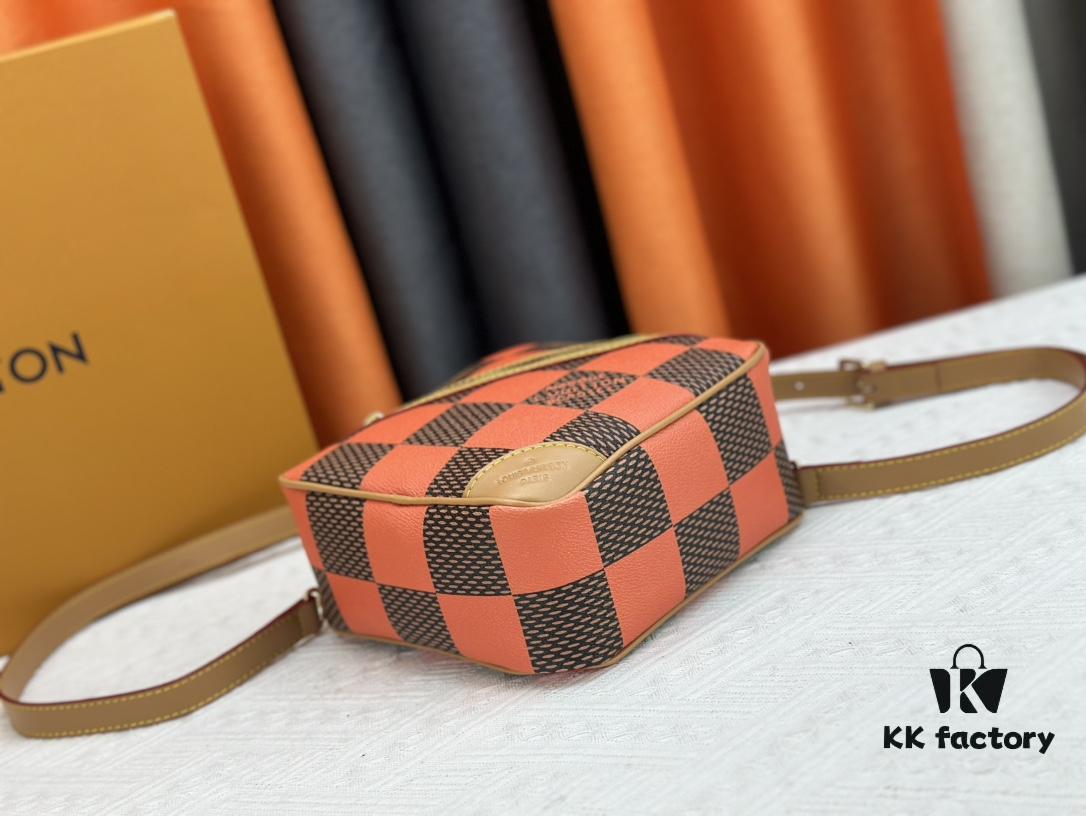 M40562 LV Square Bag Louis Vuitton 2024 Men's Spring-Summer Collection Advertising Special Edition